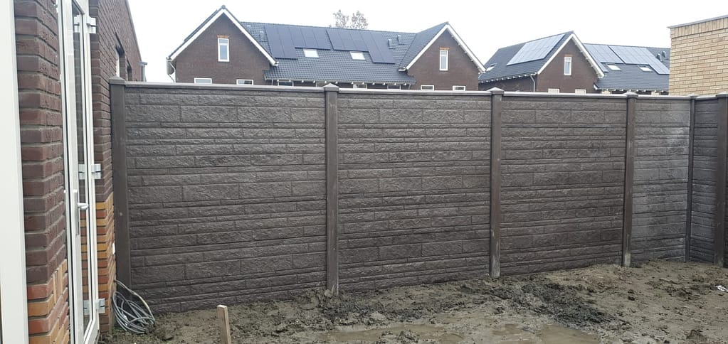 Betonschutting Plaatsen - Betonschutting.nl